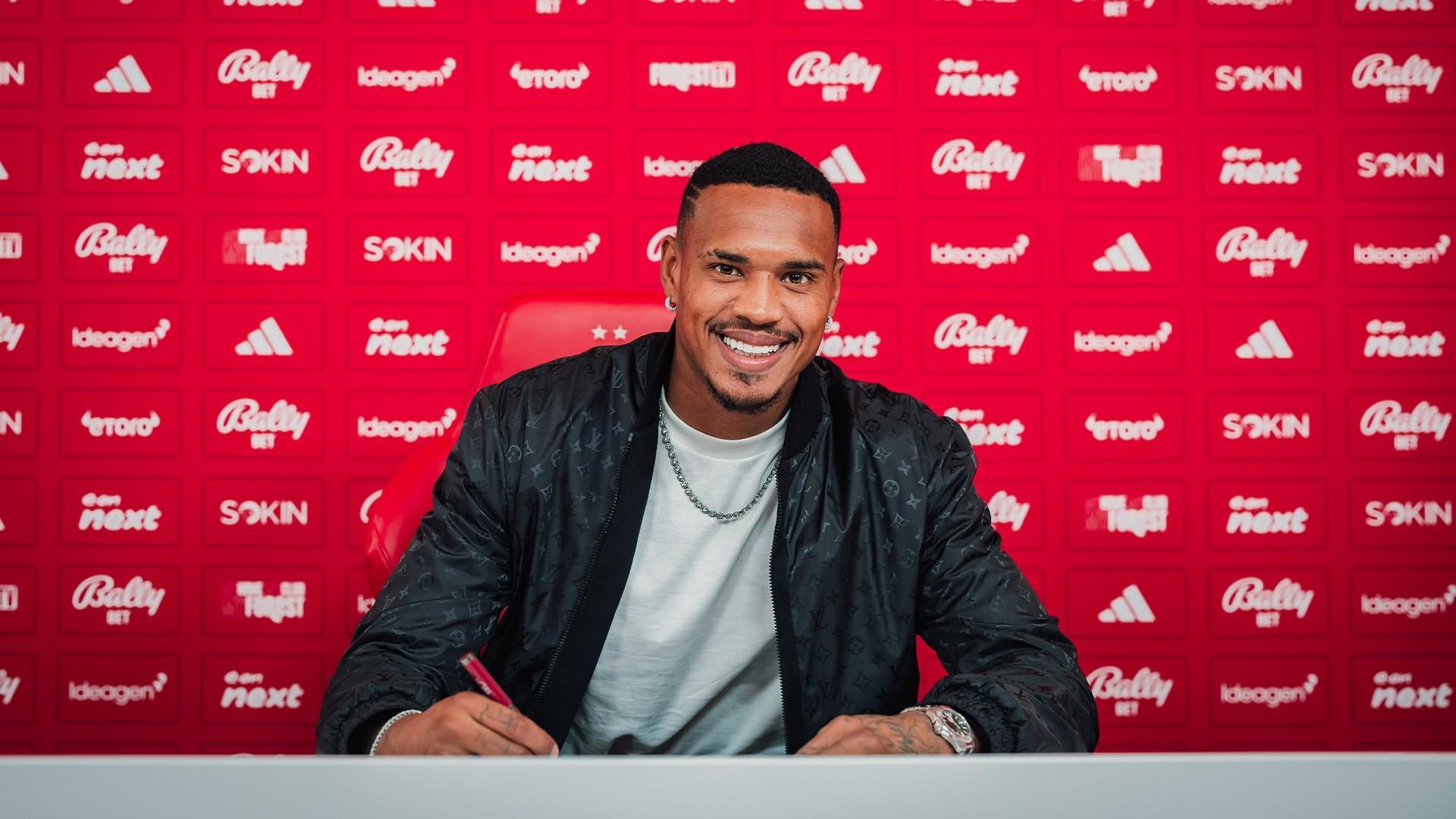 九游体育哪里看直播-官方：诺丁汉森林签下博塔弗戈门将约翰-维克托，签约3年