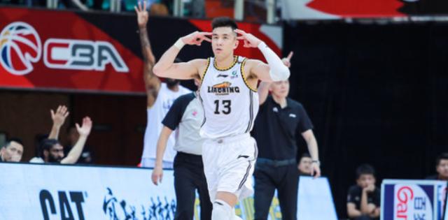 九游体育哪里看直播-果断、冷静、坚定 郭艾伦完美表现助辽宁起死回生